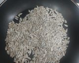 A picture of step 1 of Sunflower 🌻seeds butter 🧈 for sandwich.