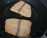 Foto del paso 1 de la receta Salmon con crema de eneldo y mostaza