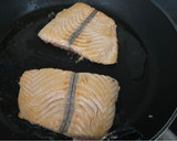 Foto del paso 1 de la receta: Salmon con crema de eneldo y mostaza