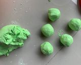 Foto langkah ke 3 dari resep Kue Klepon Mudah.