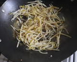 Foto del paso 6 de la receta: Fideos de arroz, salsa de ostras y brotes de soja