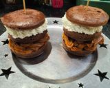 Foto del paso 4 de la receta: Torta Hamburguesas de chocolate Cumpleaños "Mora"