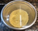 Foto del paso 7 de la receta: Muffins de mantequilla con trocitos de chocolate con leche