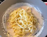 A picture of step 5 of Fettuccine with Scallops and Tobiko Cream Sauce.