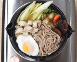 รูปขั้นตอนการทำที่ 6 ของ หม้อไฟไก่และผักรวมเสิร์ฟพร้อมเส้นโซบะ