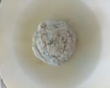 A picture of step 3 of Canederli knödel dumpling.