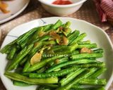 Hình bước làm 4 của món Đậu đũa xào tỏi 🧄 (chay)