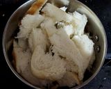 A picture of step 1 of Bread Upma.