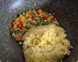 Foto langkah ke 2 dari resep Nasi Goreng Telur.