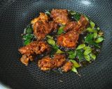 Foto langkah ke 8 dari resep Ayam Goreng Rempah Daun Kari.