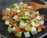 Foto del paso 2 de la receta: Garbanzos con verduras, tofu y comino