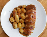 Foto del paso 16 de la receta: Muslitos rellenos en salsa de Oporto con patatas
