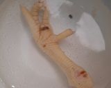 A picture of step 2 of Chicken Paws Broth.