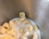 Hình bước làm 3 của món Bánh Chuối hạt hạnh nhân.