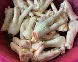 Hình bước làm 1 của món Chân gà ngâm mắm quất sả ớt