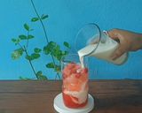 A picture of step 3 of Famous Korean style Strawberry Milk.