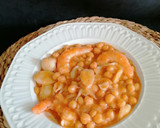 Foto del paso 12 de la receta: Garbanzos con sepia y langostinos