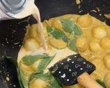 A picture of step 6 of Green Curry Spaghetti with Fish Balls.