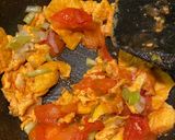 Foto langkah ke 3 dari resep Tomato eggs stir fry.