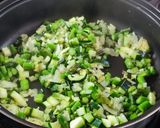 Foto del paso 2 de la receta: Arroz con Setas, Calabacín y Espárragos Trigueros 🙃