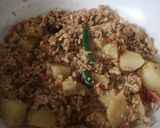 A picture of step 4 of Chicken qeema Aloo.