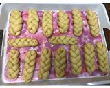 Foto langkah ke 6 dari resep Donat Kepang.