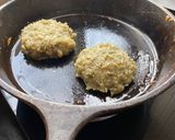 A picture of step 3 of Chicken burger.