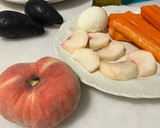 Foto del paso 1 de la receta: Ensalada de rúcula, surimi, paraguaya, aguacate y huevo