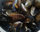 Foto del paso 3 de la receta: Arroz integral con mejillones y champiñones