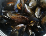 Foto del paso 3 de la receta: Arroz integral con mejillones y champiñones