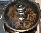 A picture of step 3 of Pork chop with onion.