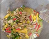 Foto langkah ke 2 dari resep Tumis teri mangga muda.