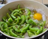 Gambar langkah 2 resipi 30:9:26 - Peria goreng telur.