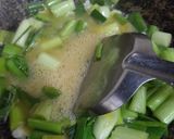 Gambar langkah 3 resipi Leek/Daun Bawang Cina Goreng Telur.