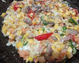 Foto langkah ke 5 dari resep Nasi Goreng Pelangi Ikan Cakalang.