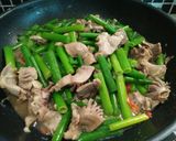 รูปขั้นตอนการทำที่ 3 ของ กึ๋นไก่ผัดดอกหอม #12