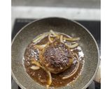 Foto langkah ke 2 dari resep Japanese Hamburg Steak with BBQ Sauce.