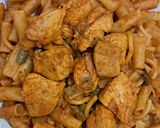 عکس مرحله 1 از دستور ماکارونی با لوبیا و گوشت مرغ