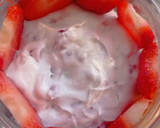 Foto del paso 6 de la receta: Tiramisú de fresa 🍓 y coco 🥥 en tarritos 🫙