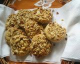 A picture of step 6 of Peanuts cookies.