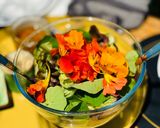 Hình bước làm 2 của món 💚 Salad Lá & Hoa Sen Cạn