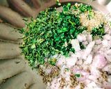 A picture of step 1 of Fenugreek mix with khuskhus onion Paratha Koki.