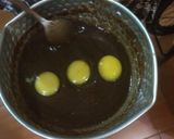 Foto langkah ke 4 dari resep Simple Steamed Chocolava Cake.