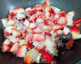 A picture of step 5 of Strawberry cheese cake.