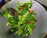 Foto langkah ke 2 dari resep Tumis Daun Kangkung.