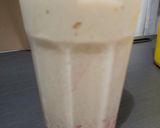 Foto langkah ke 2 dari resep Strawberry Matcha Latte.