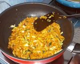 Foto langkah ke 8 dari resep Kwetiau Goreng Jamur Pedas.