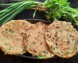 A picture of step 7 of Green garlic laccha paratha with matar paneer.