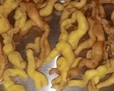 A picture of step 3 of Maggi pakoda.