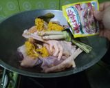 Foto langkah ke 2 dari resep Goreng Ayam Kampung empuk.